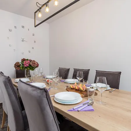 Gorgeous In Pobri With Wifi Apartment *