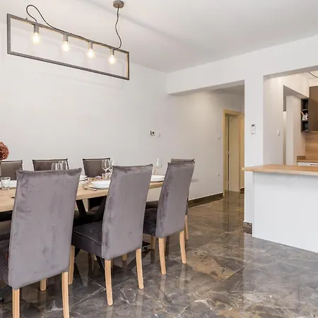 Apartment Gorgeous In Pobri With Wifi *