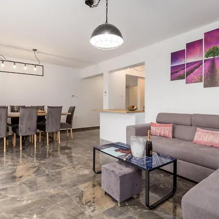 Apartment Gorgeous In Pobri With Wifi Volosko