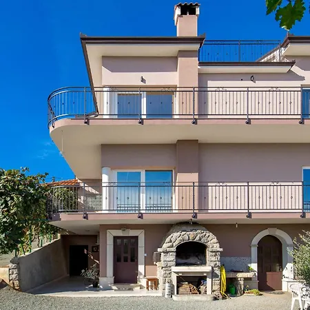 Gorgeous In Pobri With Wifi Apartment *