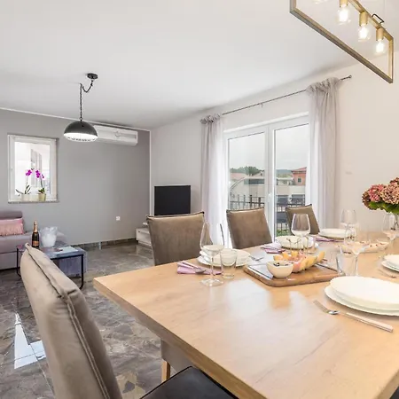 Gorgeous In Pobri With Wifi Apartment